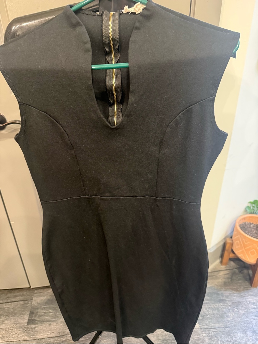 Rolla Coster Black Sleeveless Sheath Dress